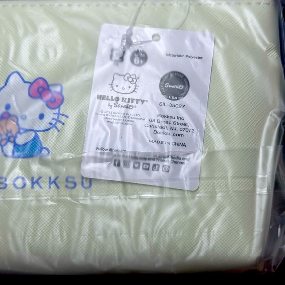 Hello Kitty®️ And Friends Flat Zippered Pouch - NWT - Picture 4 of 5